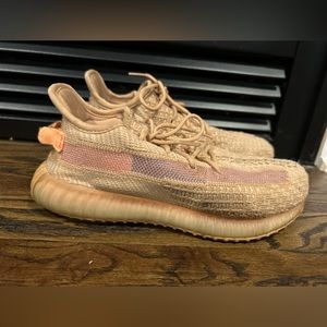 Yeezy Boost 350 V2 kids ‘Clay’ sz 2.5